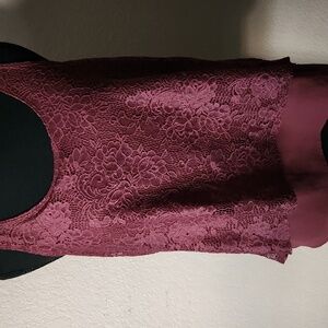 Status Women's Sleeveless Blouse Size Medium  Burgundy